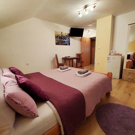 House Angie Hotel Jezerce Ngoại thất bức ảnh