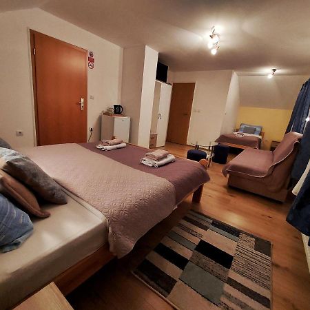 House Angie Hotel Jezerce Ngoại thất bức ảnh