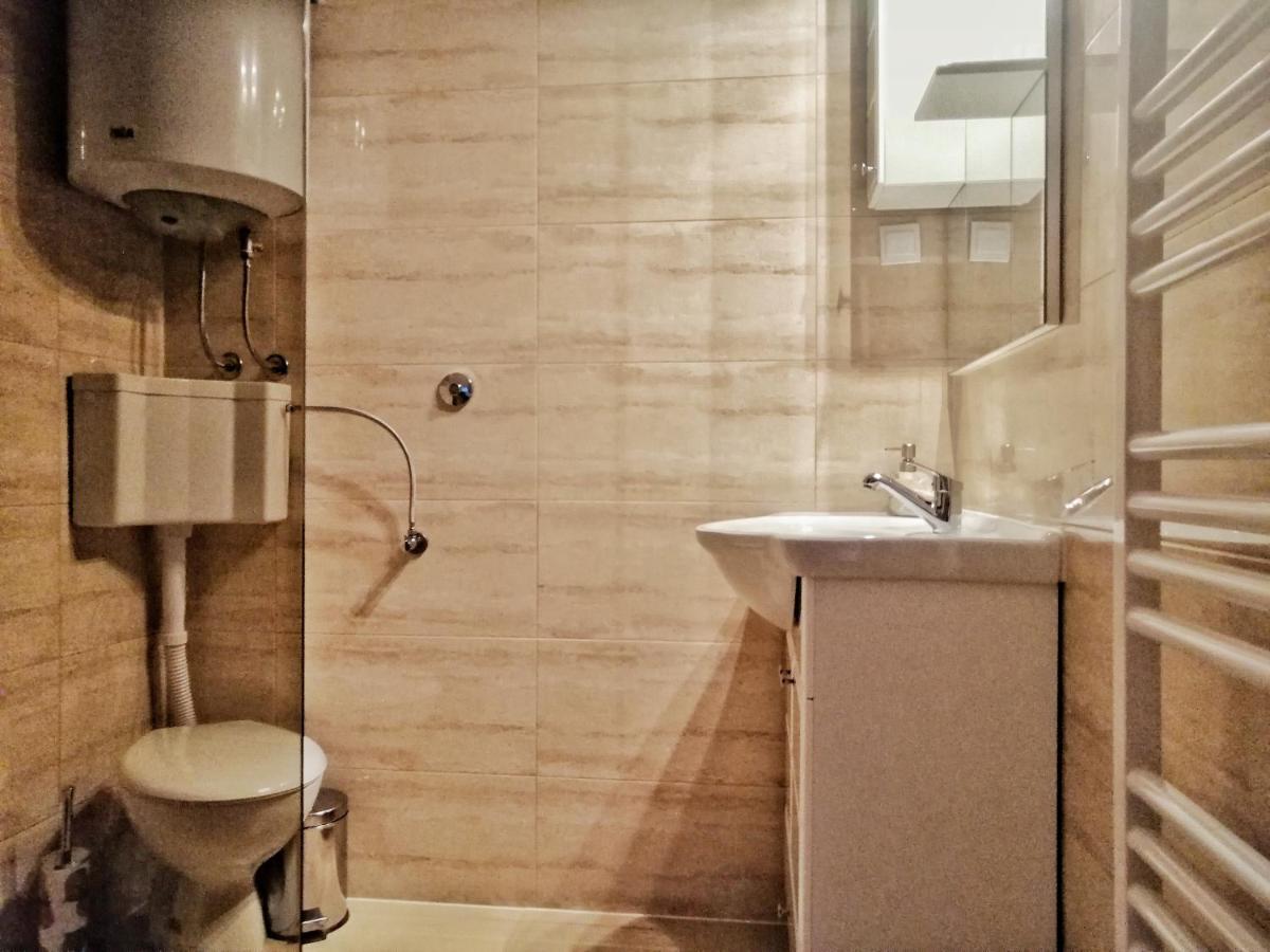 House Angie Hotel Jezerce Ngoại thất bức ảnh