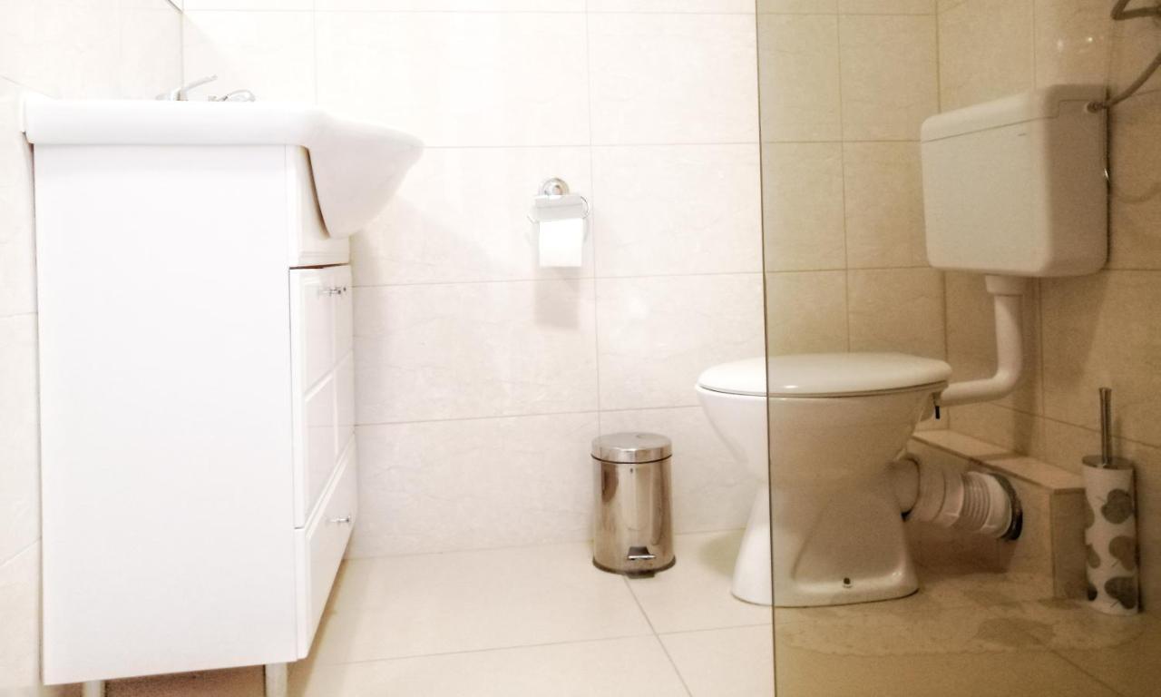 House Angie Hotel Jezerce Ngoại thất bức ảnh