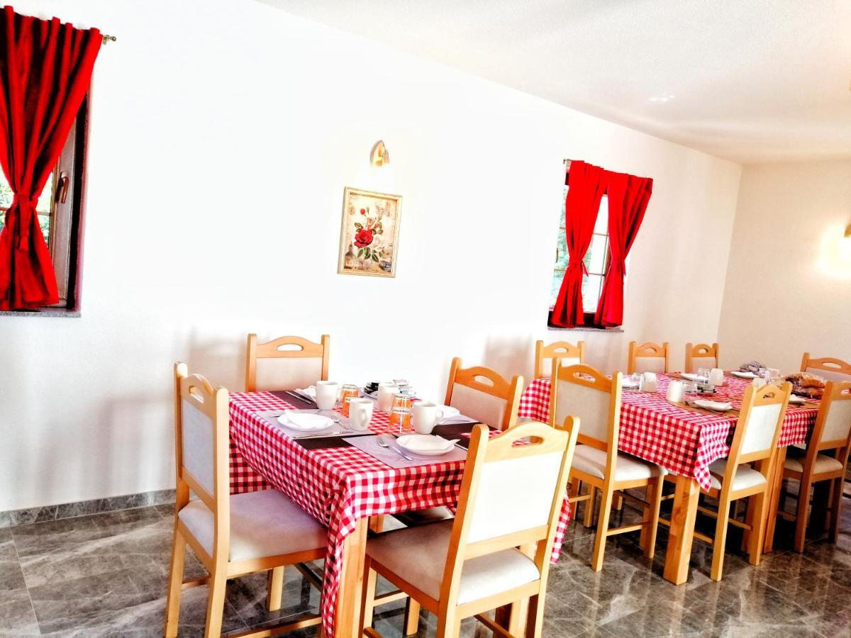 House Angie Hotel Jezerce Ngoại thất bức ảnh