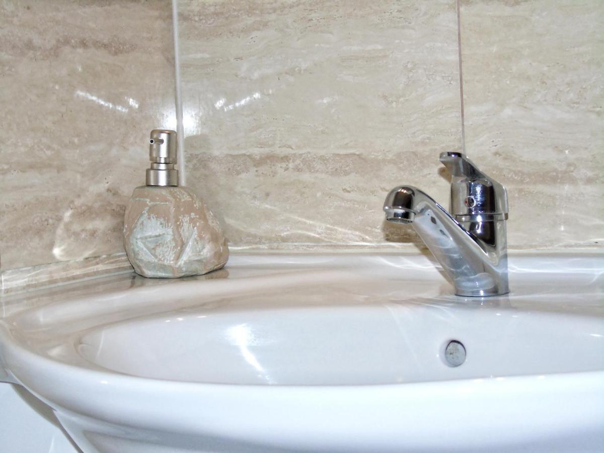 House Angie Hotel Jezerce Ngoại thất bức ảnh