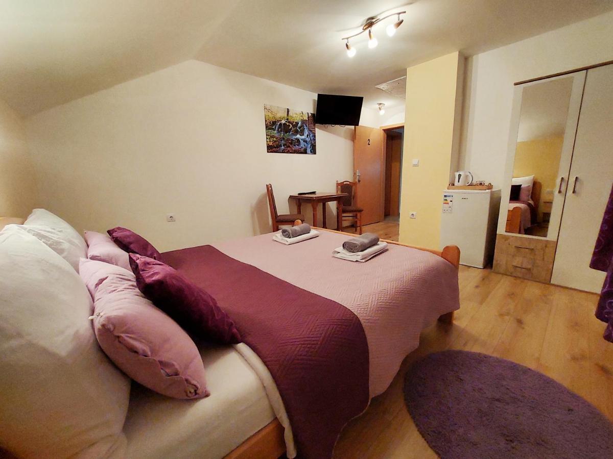 House Angie Hotel Jezerce Ngoại thất bức ảnh