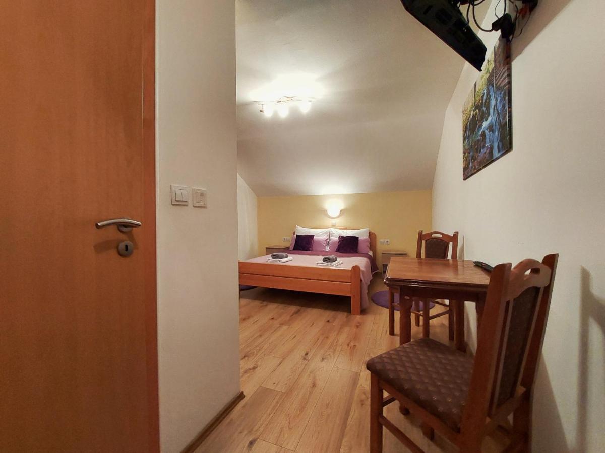 House Angie Hotel Jezerce Ngoại thất bức ảnh